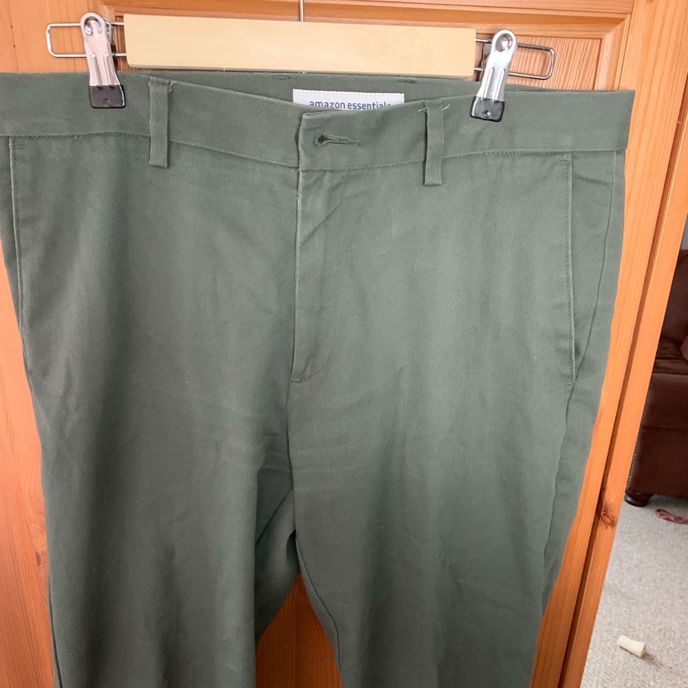 Amazon Essentials - 32 x 24 - Chino Pants
